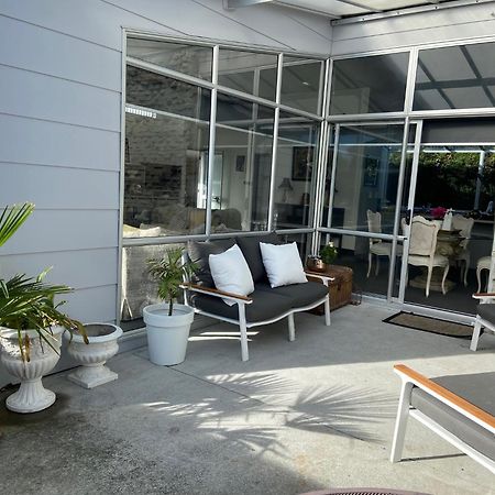 Maison Blue - Chic Inner City Townhouse เนเปียร์ ภายนอก รูปภาพ