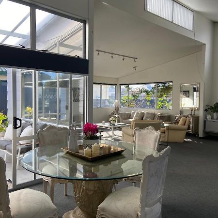 Maison Blue - Chic Inner City Townhouse เนเปียร์ ภายนอก รูปภาพ