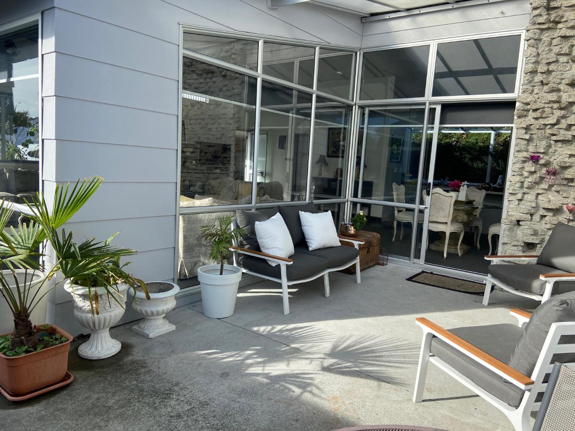 Maison Blue - Chic Inner City Townhouse เนเปียร์ ภายนอก รูปภาพ