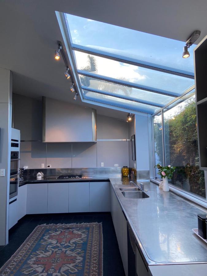 Maison Blue - Chic Inner City Townhouse เนเปียร์ ภายนอก รูปภาพ