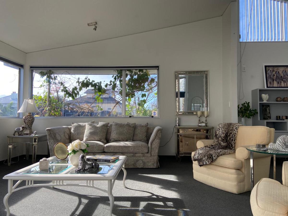 Maison Blue - Chic Inner City Townhouse เนเปียร์ ภายนอก รูปภาพ